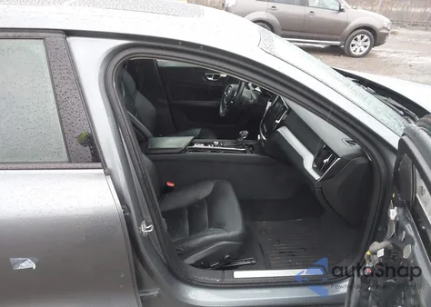 2020 Volvo S60 T6 Momentum из США, поврежденный, VIN 7JRA22TK1LG036011